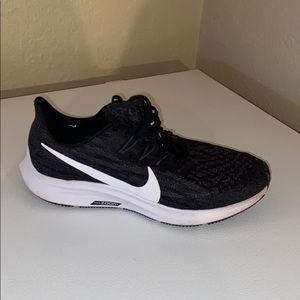 Size 7 Women’s Nike Zoom Pegasus 36